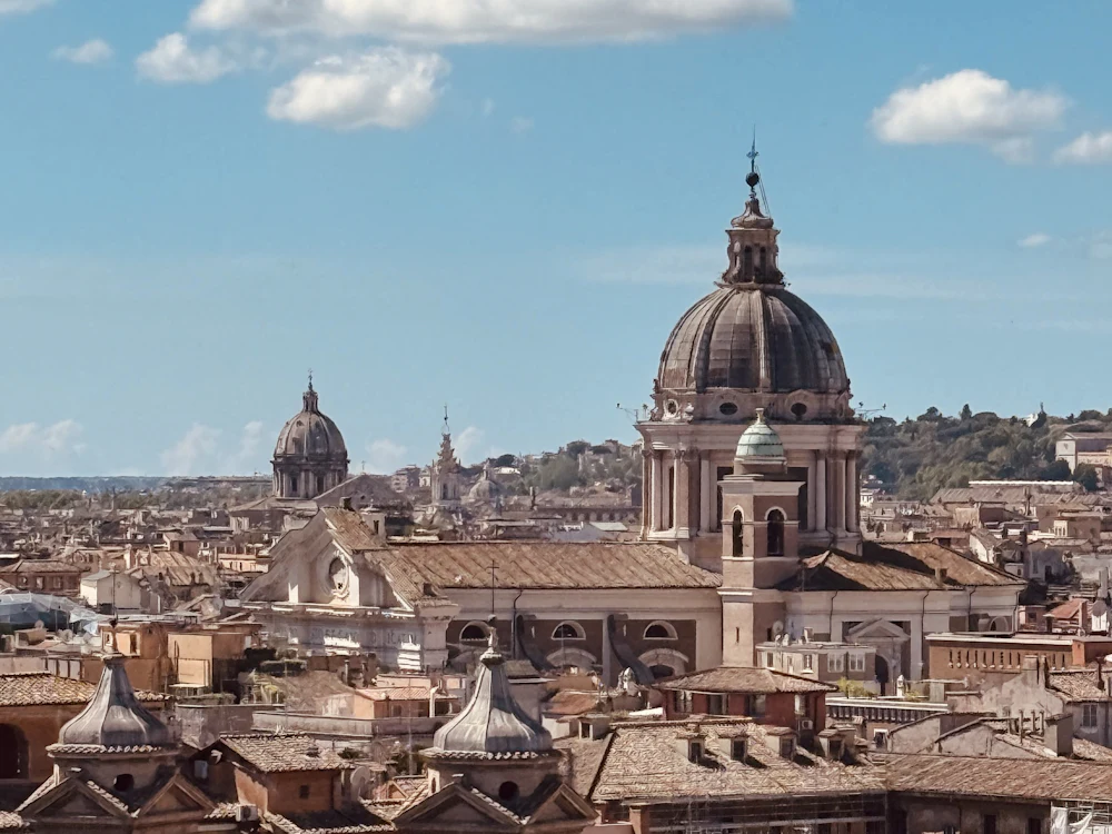 Tetti e cupole di Roma, dove lavora lo spazzacamino Matteo Catania